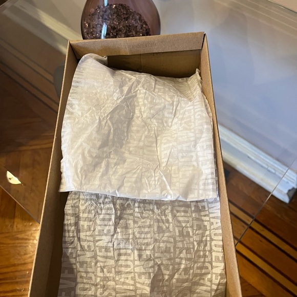 Steve Madden open toe shoes size 7.5 with a 4 inch heel. - Picture 5 of 7